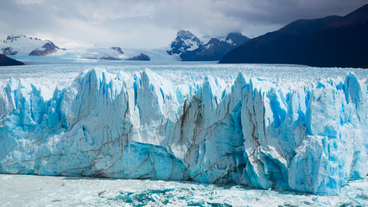 Tiny Flaws, Big Impact: Microscopic Defects Drive Glacier Flow, MIT Study

 Finds